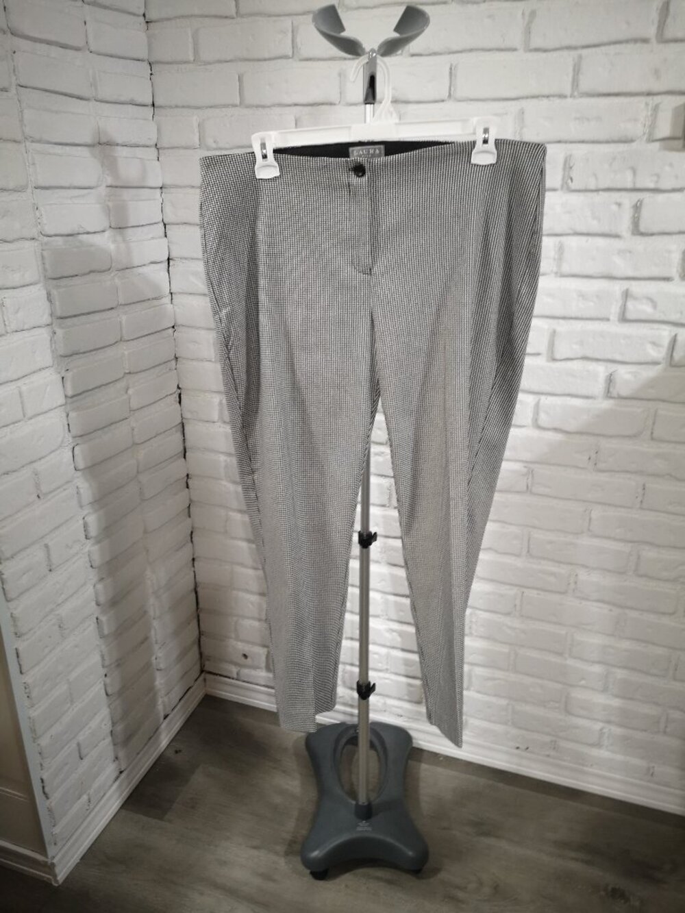 Laura Plus Ladies Size 18 Black & White Zipper & Button Elastic Waist Pants